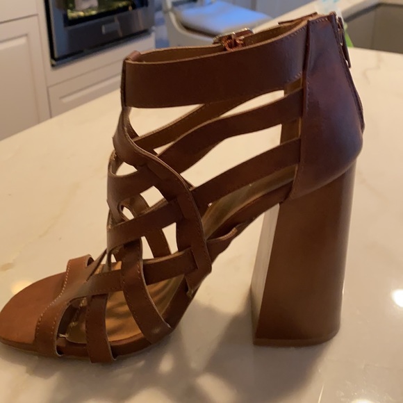 Size 9 gladiator style QUPID sandals size 9. Very good condition. - Picture 3 of 11
